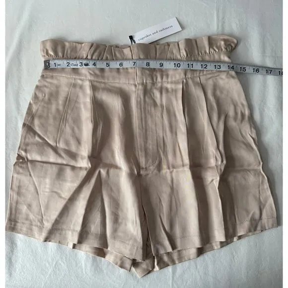New Cupcakes and Cashmere Leah Shorts in Cafe au Lait Size M