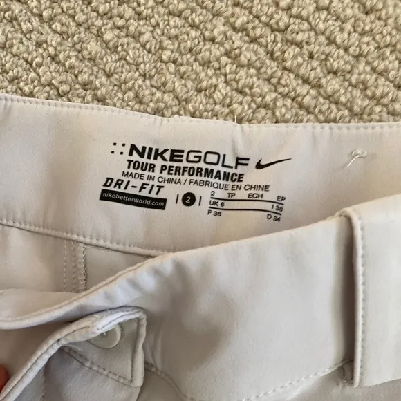 NEW Nike Golf Modern Rise Khaki Shorts 4” Dri-FIT Pockets Tour Size 2 NWOT
