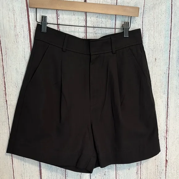 NWT Everlane The Draper Short in Buttersmooth