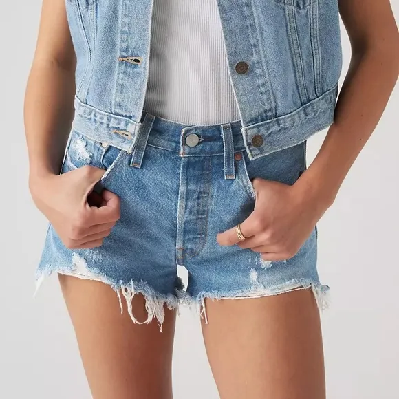 NWT LEVI'S Women’s Premium 501 Distressed High Rise Denim Cut Off Shorts Size 29