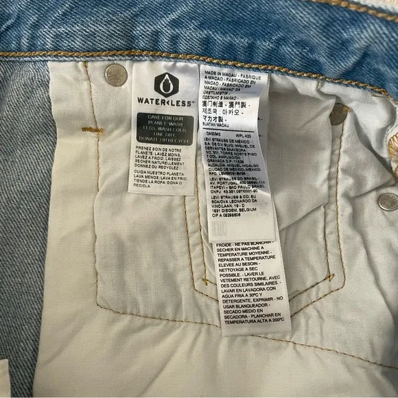 NWT LEVI'S Women’s Premium 501 Distressed High Rise Denim Cut Off Shorts Size 29