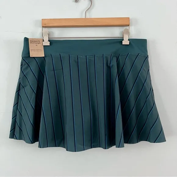 NWT Nike Club Dri-Fit Pleated Standard Fit Green Stripe Golf Skort