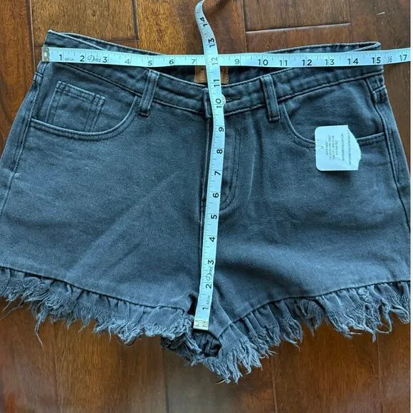 POL Black Distressed Raw Hem Denim Jean Shorts size Medium