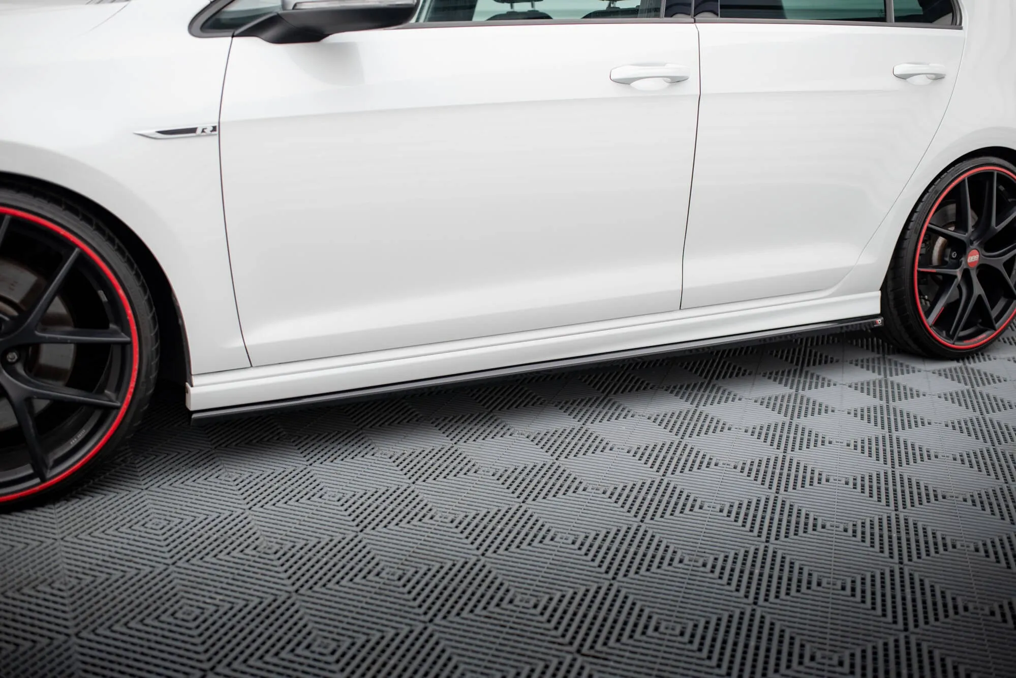 Side Skirts Diffusers V.3 Volkswagen Golf R Mk7