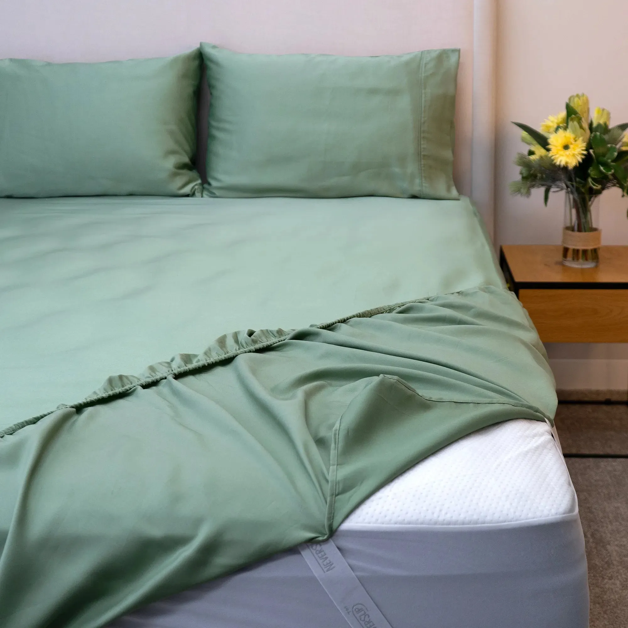 Signature Tencel™ Tailored Neverslip™ Fitted Sheets and Pillowcases