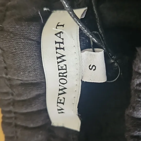 WeWoreWhat,NWT Pull On Shorts, Black, Small
