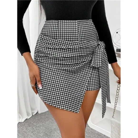 Women Houndstooth Print Belted Overlay Fake Skirt Shorts, Autumn/Winter