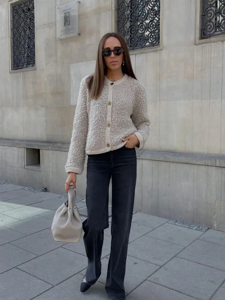 Women's Modern Cropped Sherpa Cardigan with Buttons | Ideal for Autumn/Winter